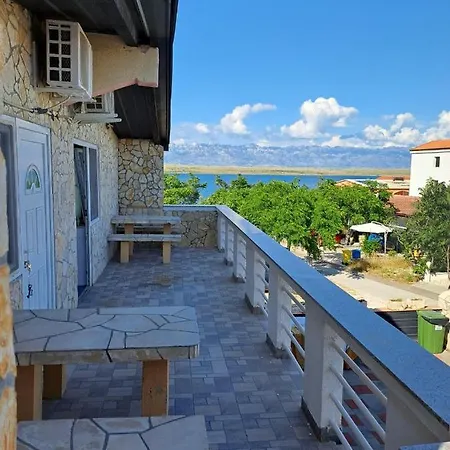 Borat Apartmani. Vir