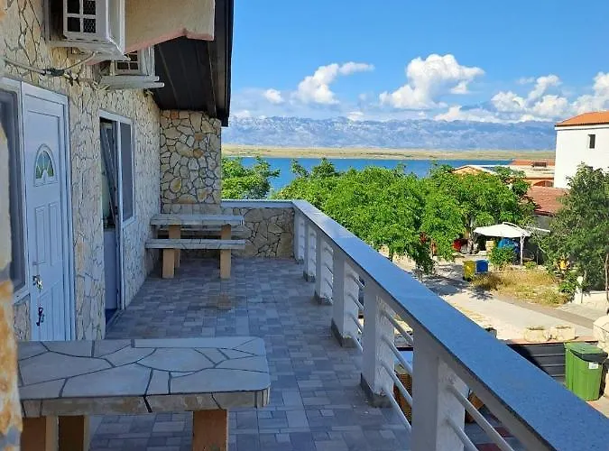 Borat Apartmani. Vir